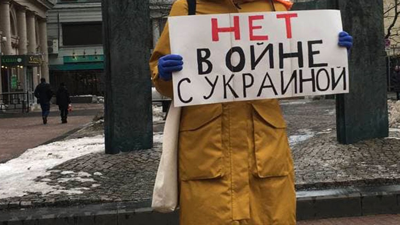 Ρώσοι διαδηλώνουν κατά του πολέμου και κρατούνται