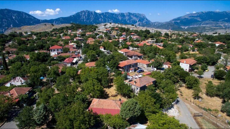 Βαλαώρα Ευρυτανίας και το φαράγγι του Μπουζονίκου