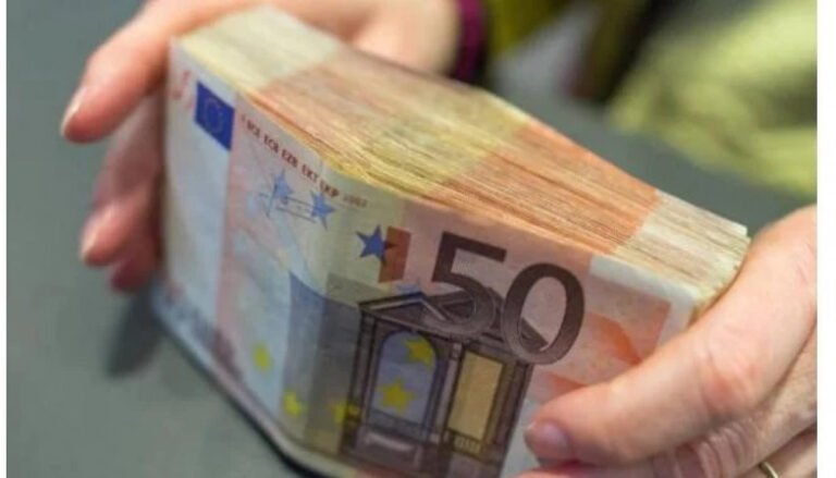 Ακατάσχετη οικονομική παροχολογία
