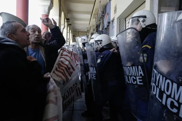 Μπροστά στη μεγάλη μάχη των πλειστηριασμών