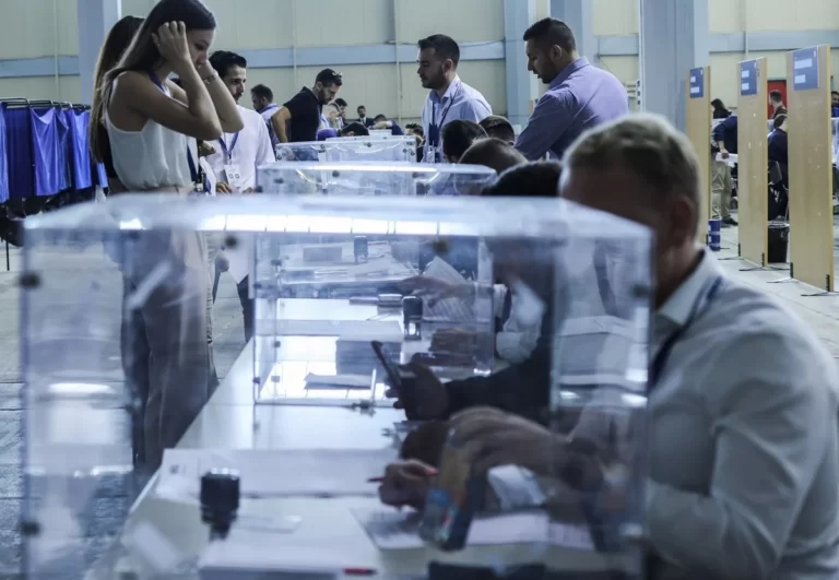 Τα «ψιλά γράμματα» της δημοσκόπησης της MRB