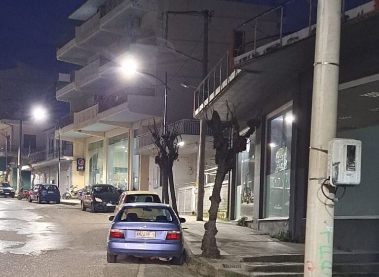 Αγρίνιο – Άναψαν τα φώτα στην Αγίου Κωνσταντίνου
