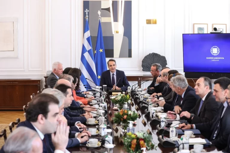 Μετάθεση εκλογών τον Μάιο εισηγούνται στον Μητσοτάκη