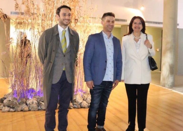 Εγκαίνια έκθεσης φωτογραφίας Θ. Ζαχρήστου
