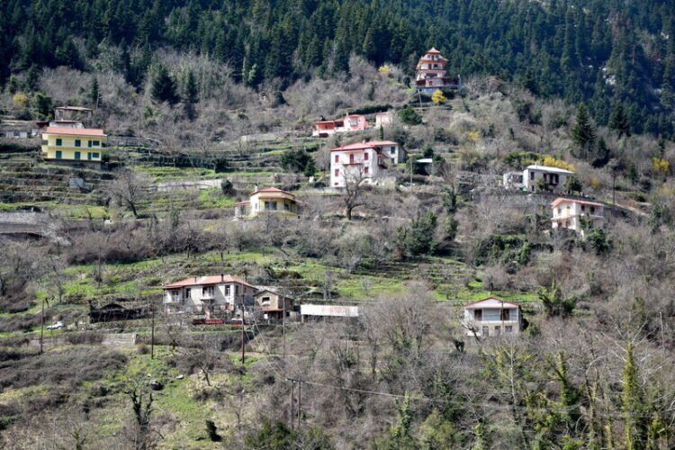 Προυσός: ένα χωριό φυτεμένο στη ράχη των βουνών