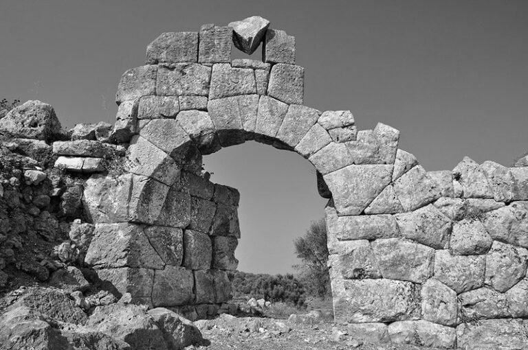 Η «Οινιαδών Ανάπτυξις» προσκαλεί για δημιουργία συλλογικής έκδοσης