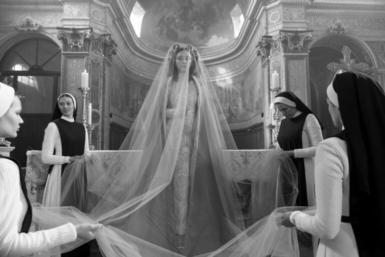 Άνεσις –  Άσπιλη, του Μάικλ Μόχαν