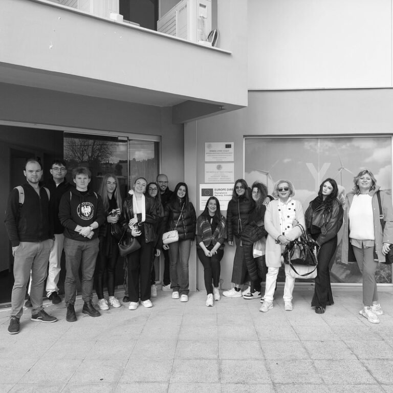 Συνεργασία του Europe Direct με τα μέλη  του «Erasmus ΚΑ2 Youth2EU»
