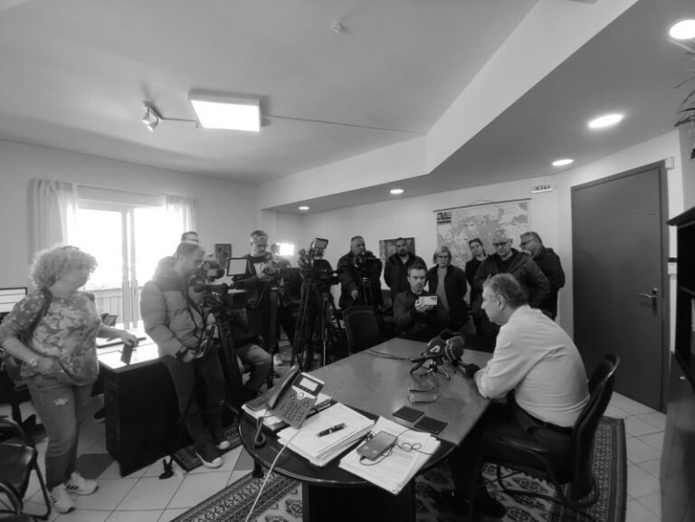 Ενημέρωση Καρβέλη, για τα κρούσματα της μηνιγγίτιδας