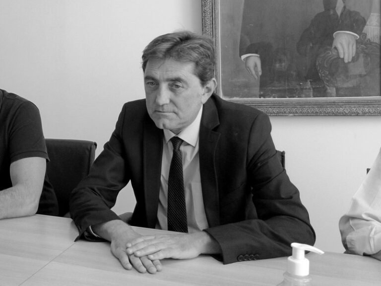Καρπέτας: Εικόνα διάλυσης