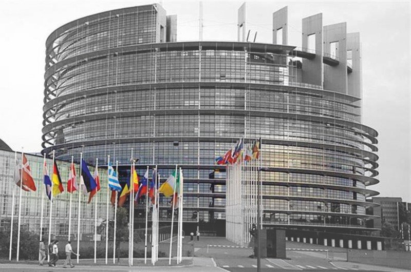 Ευρωπαϊκή Ένωση: Ευρωκοινοβούλιο και Ευρωπολίτες