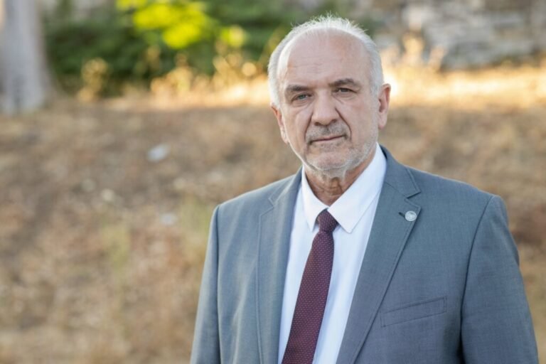 Λύρος: Σοβαρευτείτε, κύριοι της δημοτικής αρχής