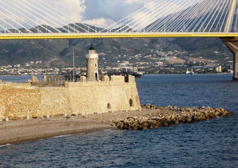 Αντίρριο  – Επισκέψιμος ο φάρος του Κάστρου