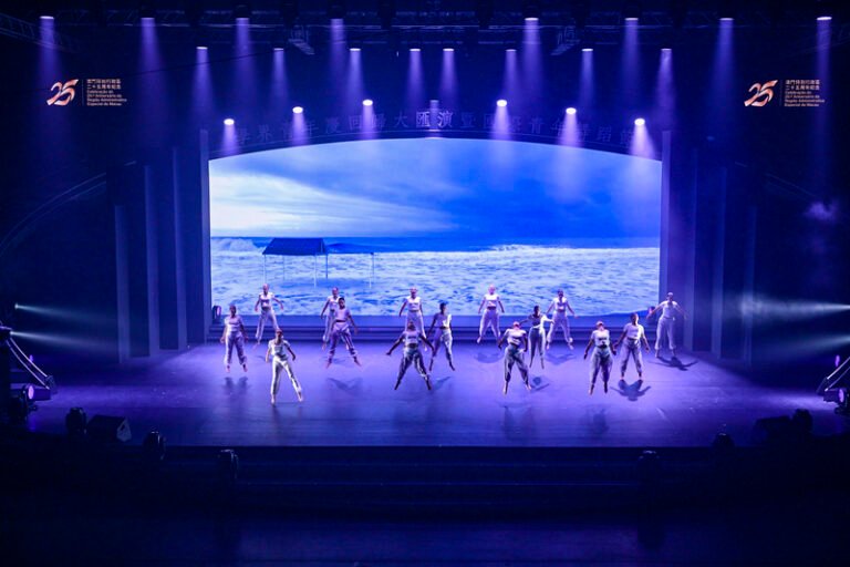 Στο Μακάο η σχολή Dance Academy  – Ελένη Πίσιου