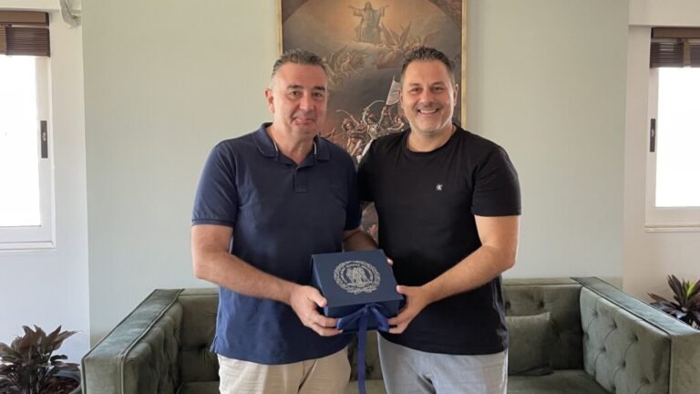 Συνάντηση Διαμαντόπουλου με Τριανταφύλλου, τον πρόεδρο ΠΟΕΣΥ