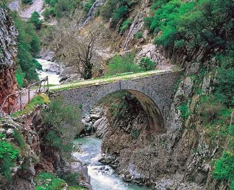 Τα πετρογέφυρα της Ναυπακτίας