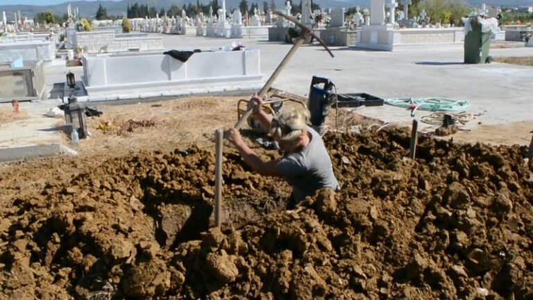 Ελληνίς | Στη Βηθλεέμ απέναντι, της Κ. Κωστίκογλου