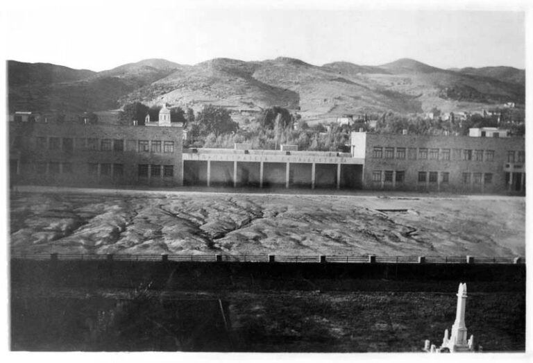 Ἐν Ἀγρινίῳ τῇ 21 Νοεμβρίου | 1906: δίκη Αγγελίδη | 1959: εκατό δραχμές ετησίως ανά μαθητή