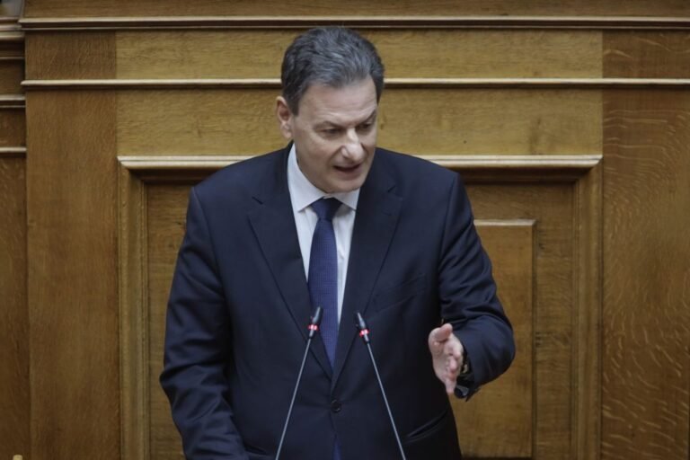 Σκυλακάκης | «Άναψε πράσινο» για ΑΠΕ Περιφέρειας και Αγρινίου