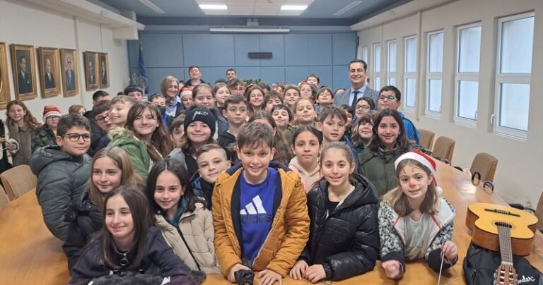 Δήμος Αγρινίου | Κάλαντα στον Παπαναστασίου από το 4ο Δημοτικό