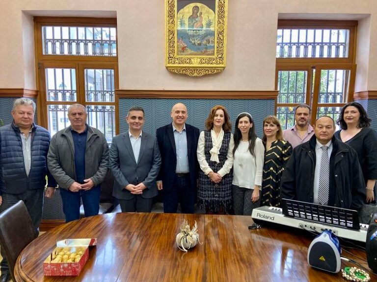 Δήμος Ναυπακτίας | Χριστουγεννιάτικα Κάλαντα στον Βασίλη Γκίζα