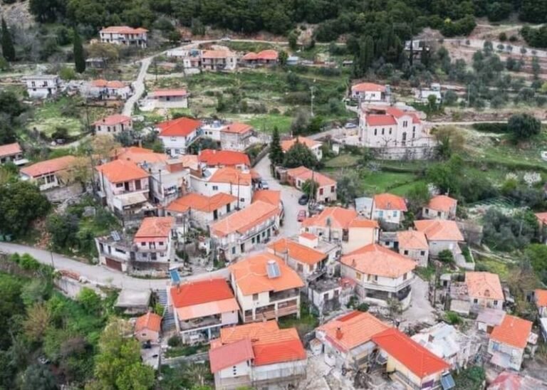 Κρύο Νερό | Kοπή πρωτοχρονιάτικης βασιλόπιτας