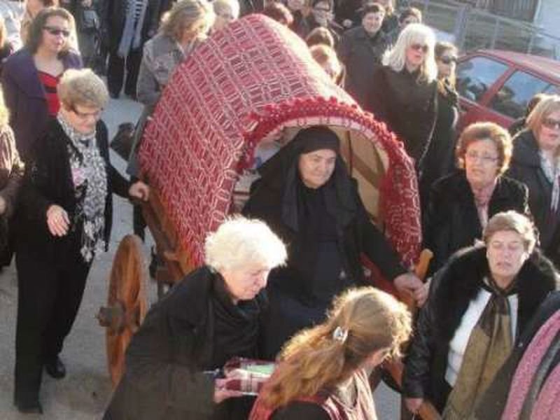 Η μέρα της Γυναικοκρατίας | Το έθιμο της «Μπάμπως»