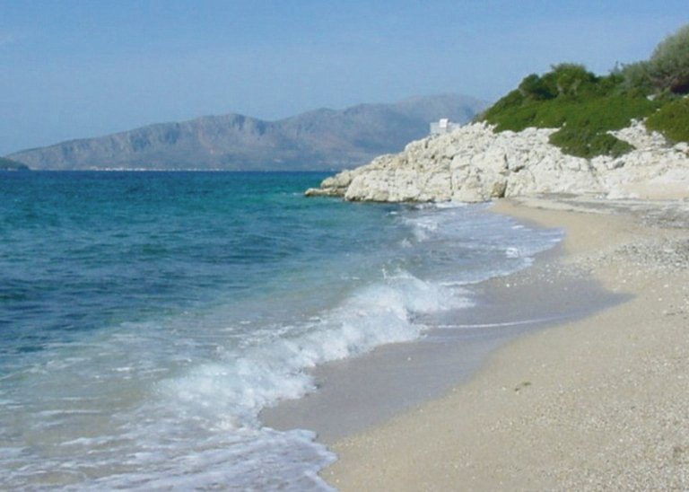 Έξι (6) παραλίες του Ξηρομέρου σε δημοπρασία
