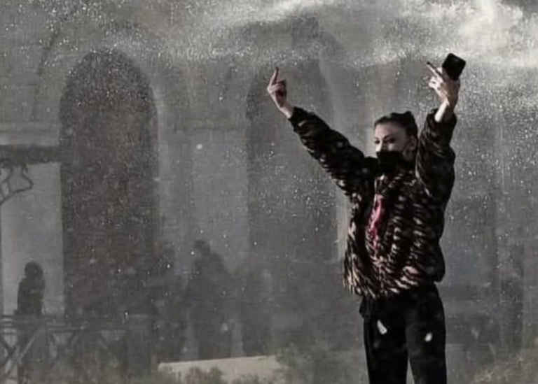 Τα ανθρώπινα οδοφράγματα της απόφασης