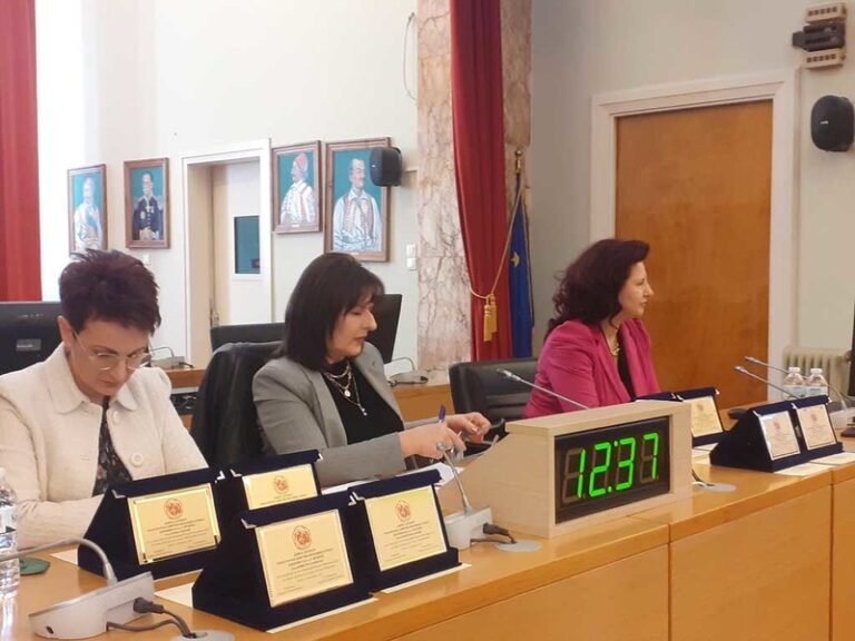 Παπαστράτειος Βιβλιοθήκη | Aπονομή βραβείων και επαίνων