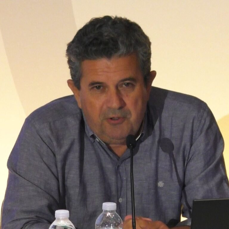 Απόλυση εκπαιδευτικού – πρ. Δημάρχου