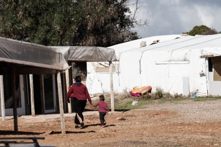 Σταρακά | Eξάντληση κονδυλίων της βελτίωσης διαβίωσης των Ρομά