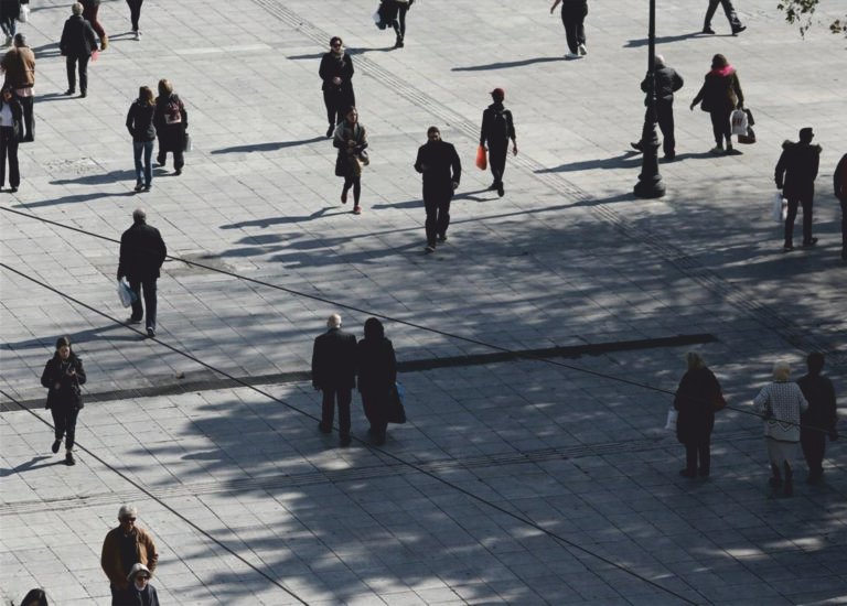 Οι Νέοι, οι Ρίζες και οι Αλυσίδες τους