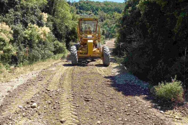 Βελτιώνεται η αγροτική οδοποιία στη Ματαράγκα
