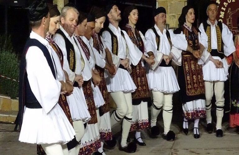 Τα Μανουσάκια | Χορού πατήματα, παράδοσης ερείσματα