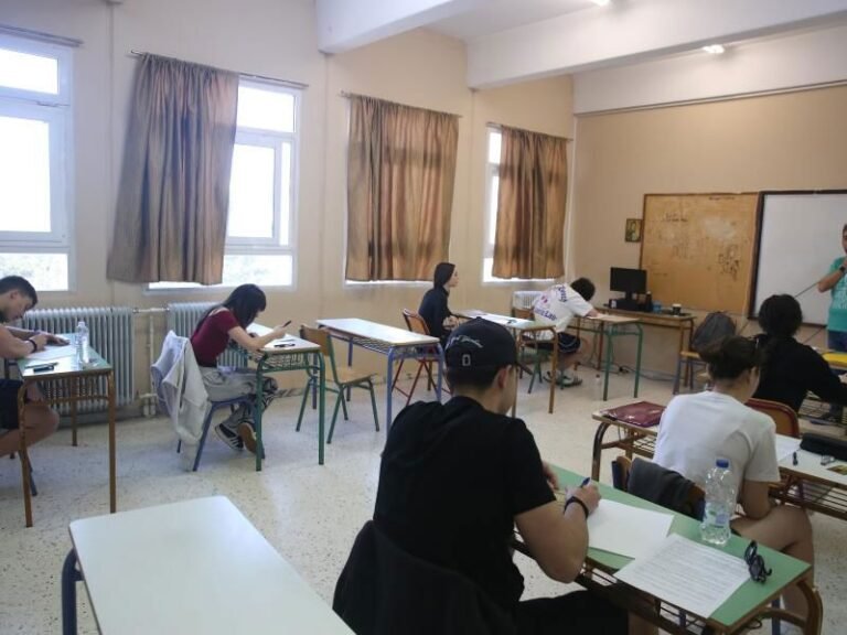 Πανελλήνιες 2025 | Τα θέματα σε Αρχαία, Μαθηματικά (με ενδεικτικές απαντήσεις) και Βιολογία