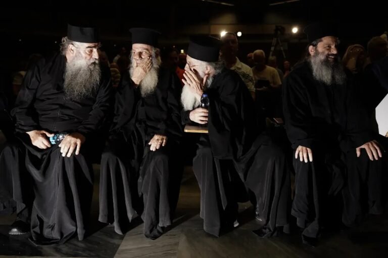 Ο «λαός της Εκκλησίας» και οι ακροδεξιοί Χριστέμποροι