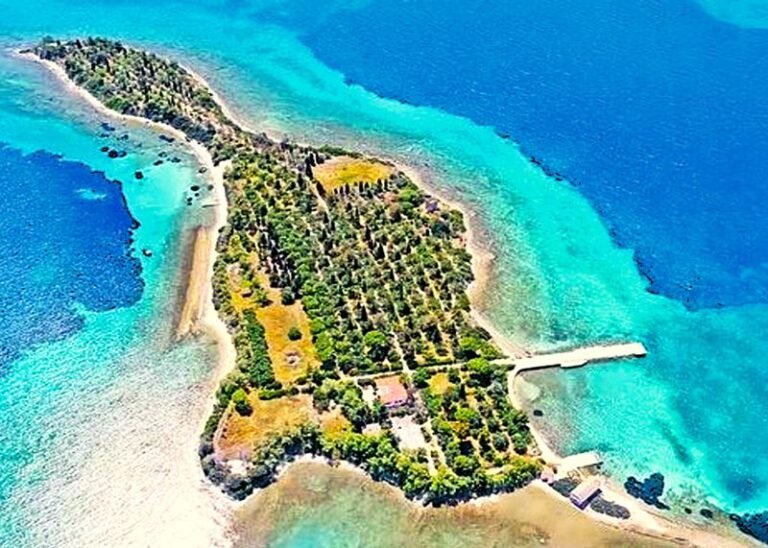 Οι Beatles στην Ελλάδα για μια κιθάρα «πεταμένη» στη θάλασσα