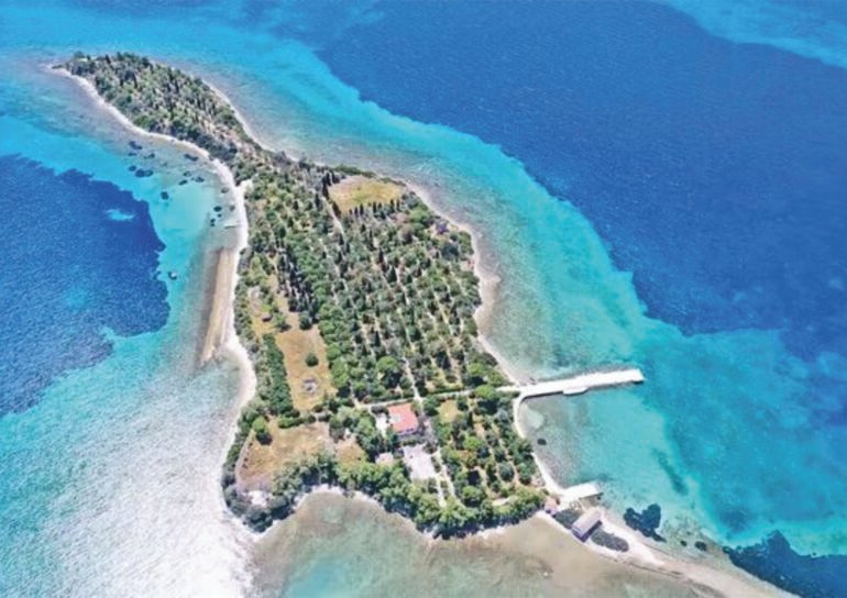 Όταν οι Beatles ήθελαν να αγοράσουν ένα ελληνικό νησί… κιθάρα