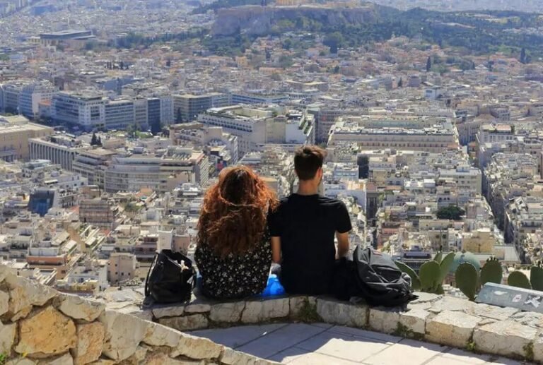 Λόγος «παραινετικός» και «προτρεπτικός» προς τους νέους