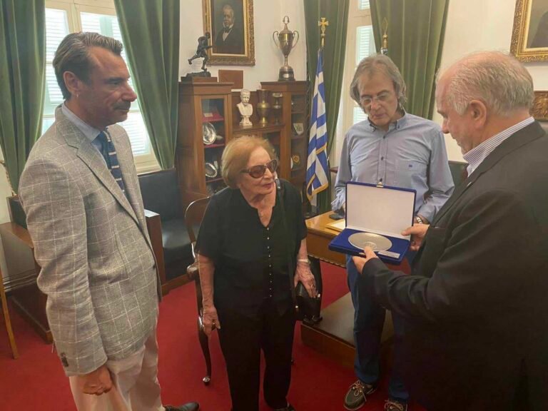Μεσολόγγι – Δωρεά δυο πινάκων από το Φοίβο Σακαλή