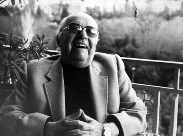 Αλέκος Σακελλάριος: «Χόμπυ μου ν’ αλλάζω επαγγέλματα»