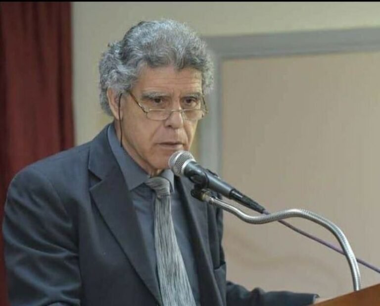 Αστακός | «Ένα καράβι από λέξεις μας σώζει»