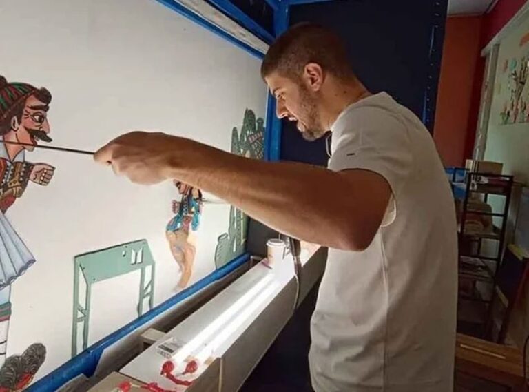 Αστακός | Mε τον Καραγκιόζη του Ρεπούλη