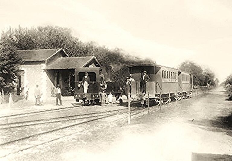 Ἐν Ἀγρινίῳ τῇ 15ῃ Αυγούστου | 1907: Προέκταση του σιδηροδρόμου των ΣΒΔΕ