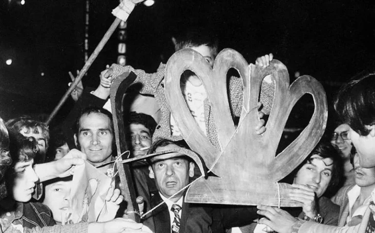 8 Δεκεμβρίου 1974 | Δημοκρατία: Βασιλευομένη ή Αβασίλευτος