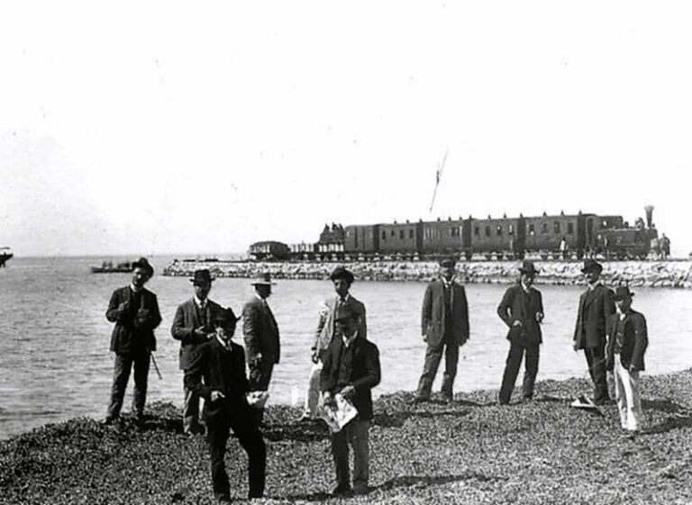 Ἐν Ἀγρινίῳ τῇ 23ῃ Δεκεμβρίου | 1928: «Πάτραι – Κρυονέρι, κι από κει…»