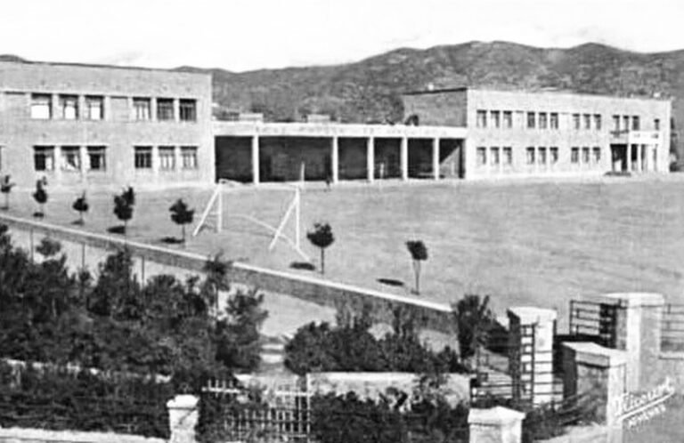 Ἐν Ἀγρινίῳ τῇ 6ῃ Δεκεμβρίου | 1961: Αποχωρητήρια μετετράπησαν εις αίθουσας διδασκαλίας