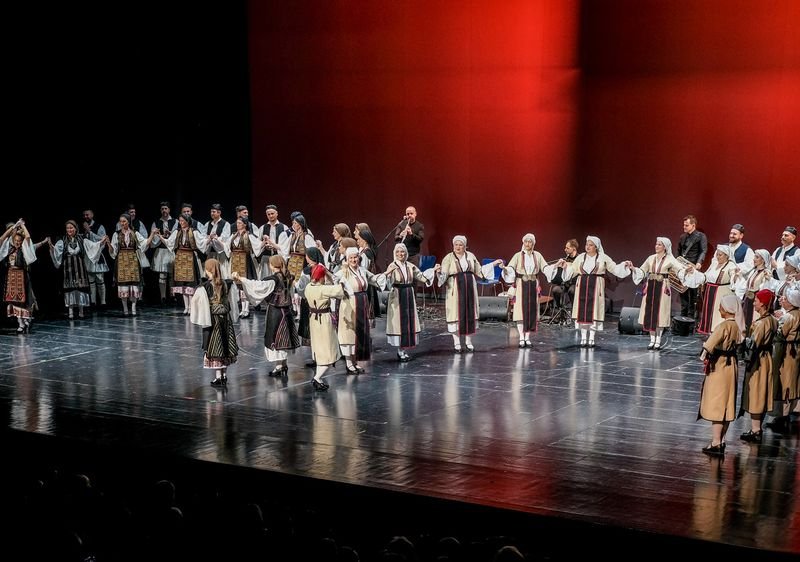 Χορεύοντας για τη «Φλόγα»