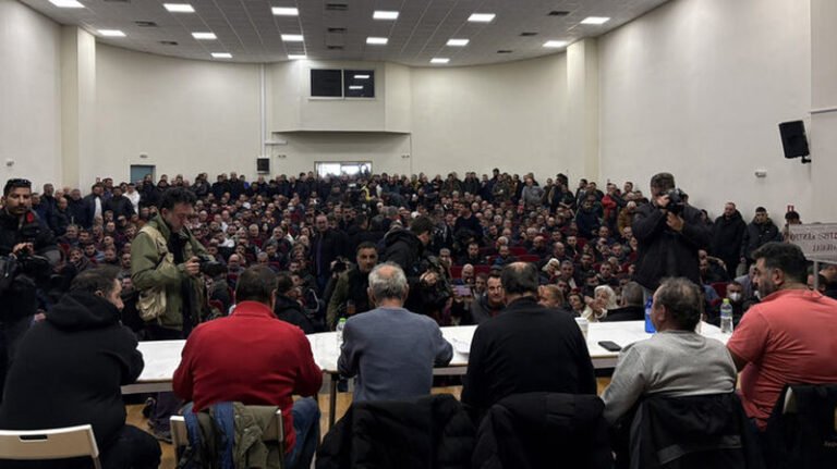 Τα μπλόκα της επιβίωσης στο Μέγαρο Μαξίμου
